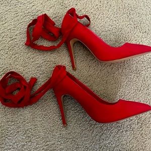 Shoedazzle size 10 red heels 👠 tie ankle strap